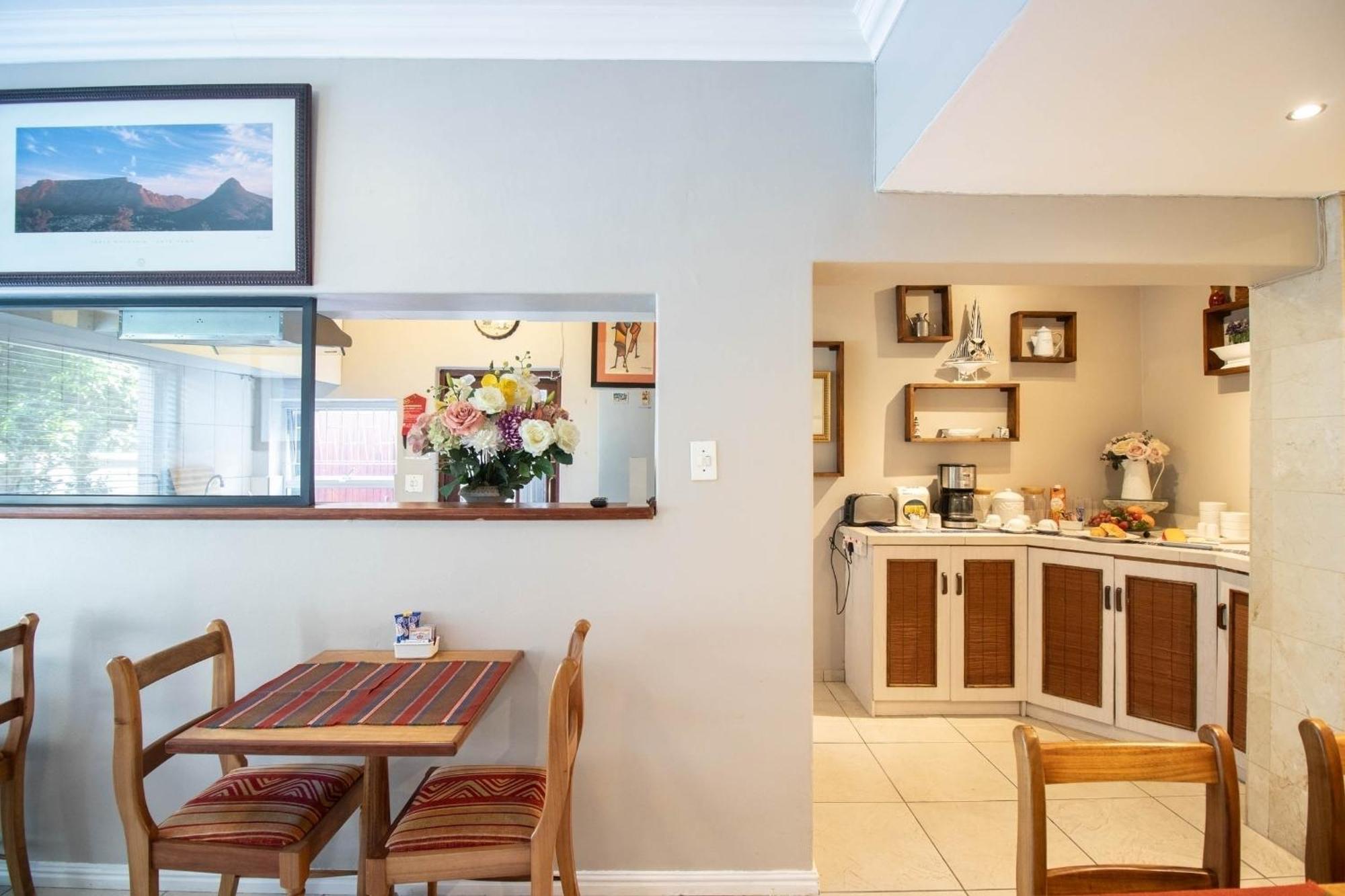 Spring Tide Inn By Ctha Cape Town Ngoại thất bức ảnh